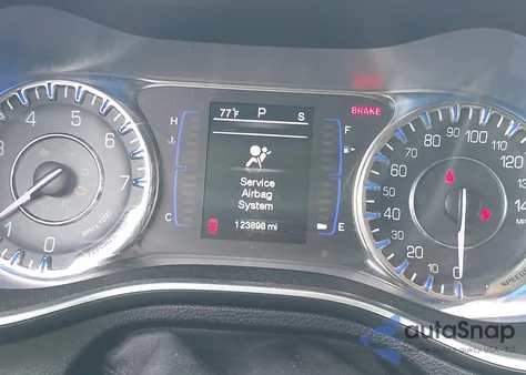 2015 Chrysler 200 Limited из США, поврежденный, VIN 1C3CCCABXFN657944